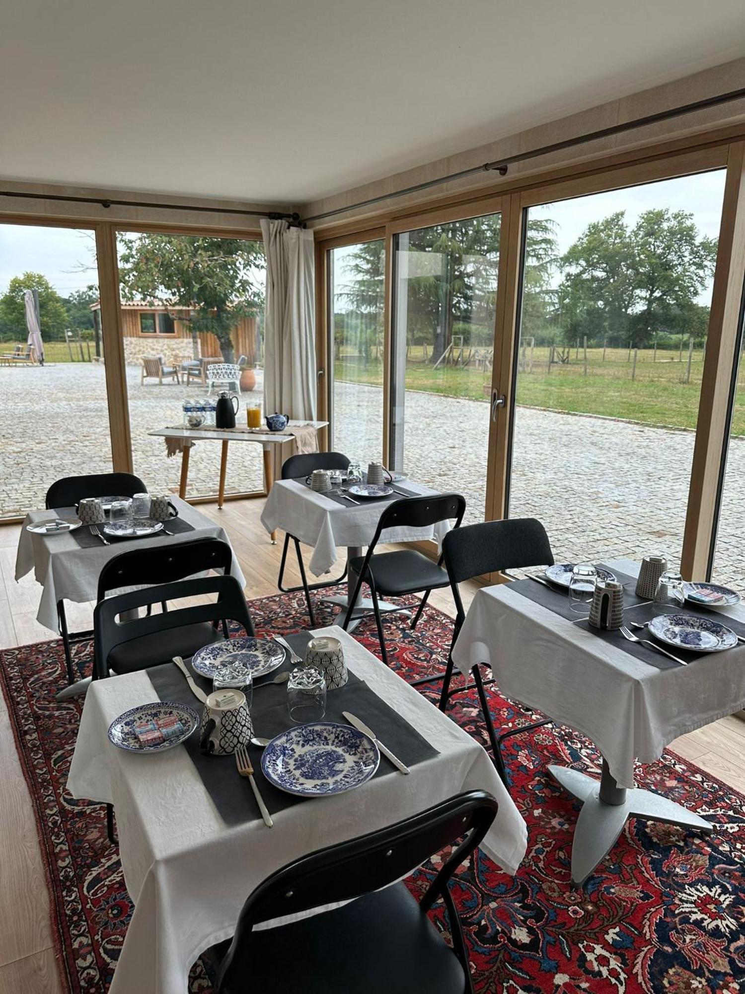 Hotel Fantastic Petit Beauval Saint-Sulpice-et-Cameyrac Exterior foto